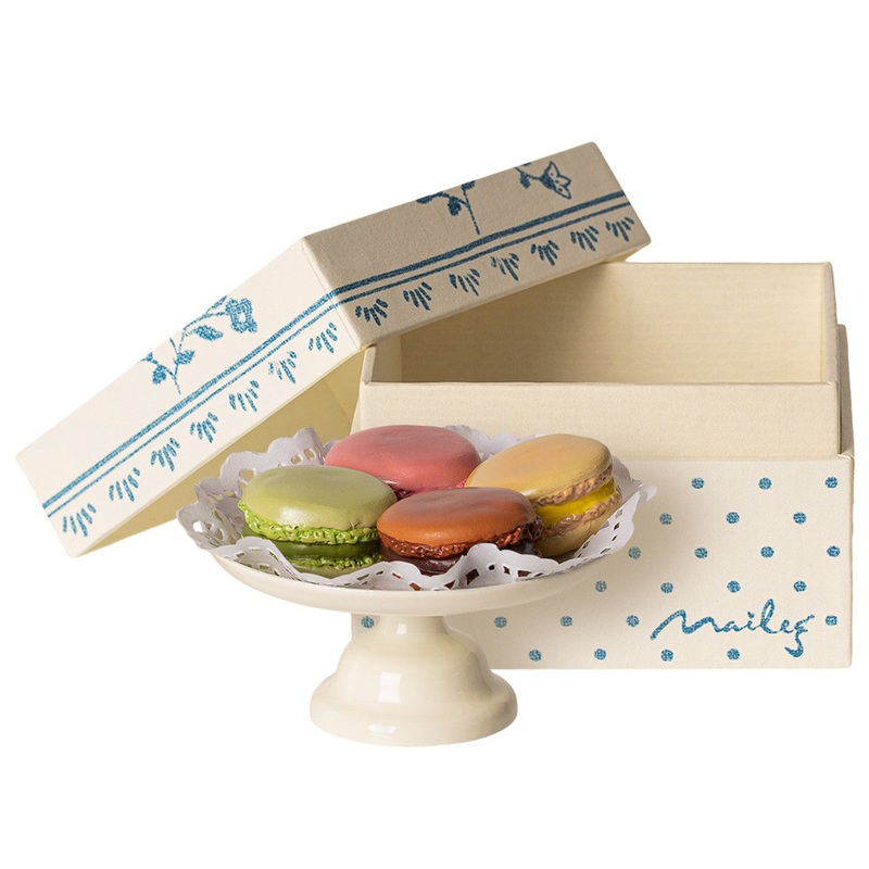 Macarons et chocolat chaud