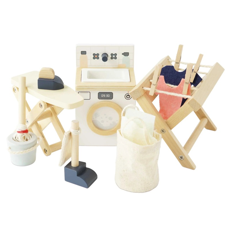 Wooden Dolls House Laundry Room – 16 Pieces