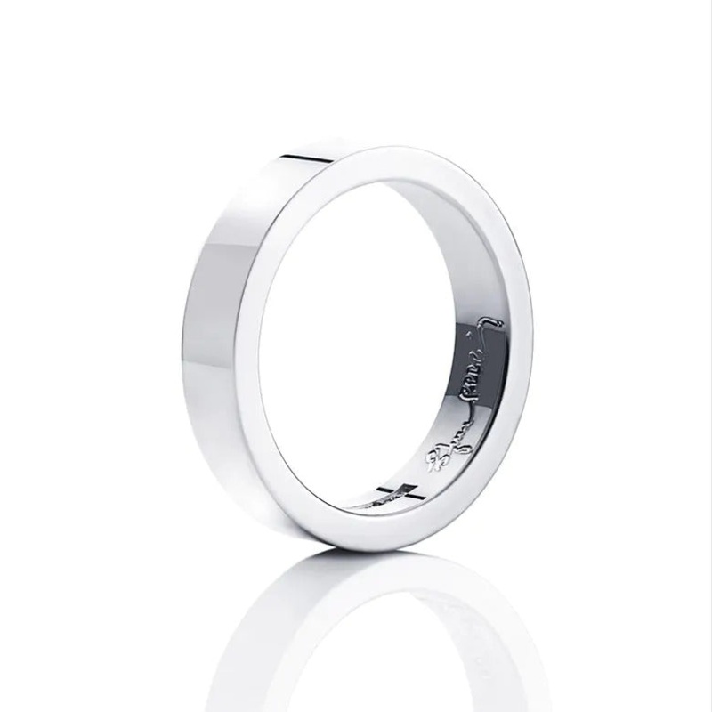 Efva Attling 4 and half Ring size 21